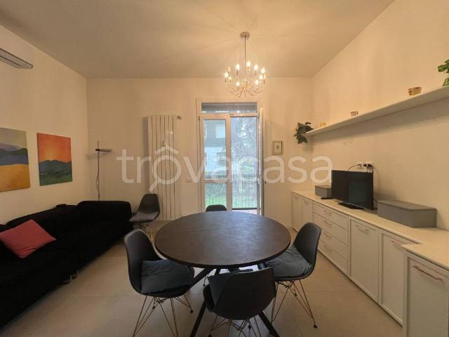 Trilocale in vendita a Milano via Francesco Cucchi, 5, Argonne Corsica
