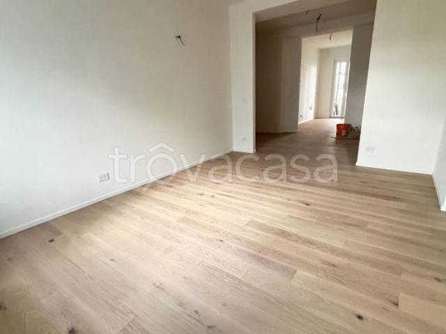 Trilocale in vendita a Milano via Francesco Caracciolo, Cenisio