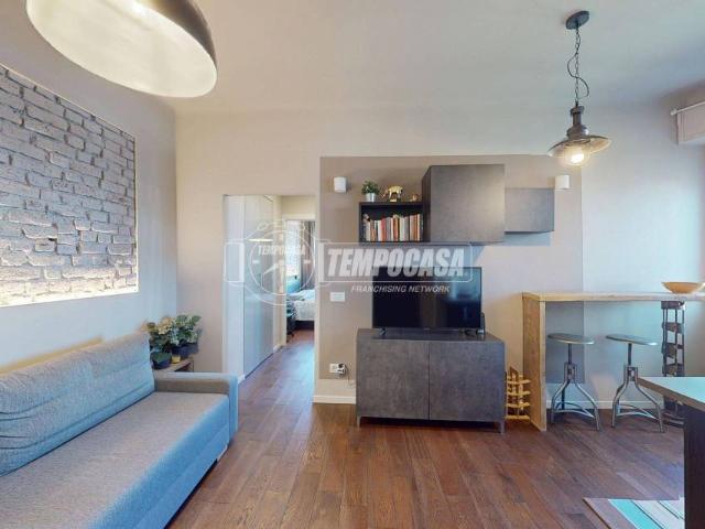 Trilocale in vendita a Milano via Ottavio Rinuccini 10, Rovereto