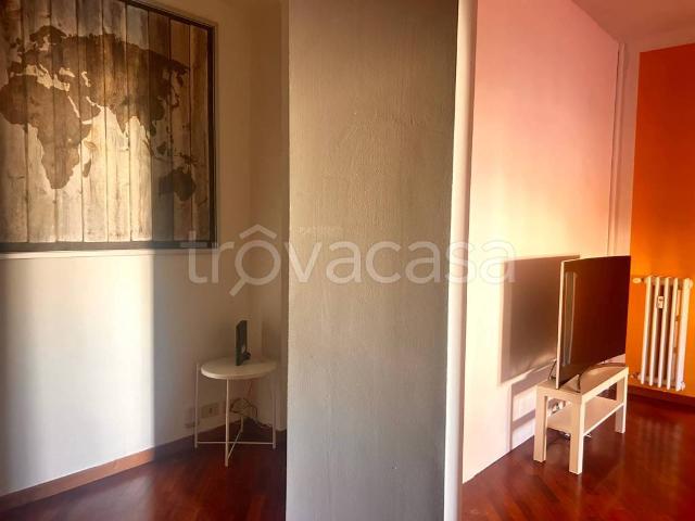 Trilocale in vendita a Milano via Lomellina, 28, Argonne Corsica