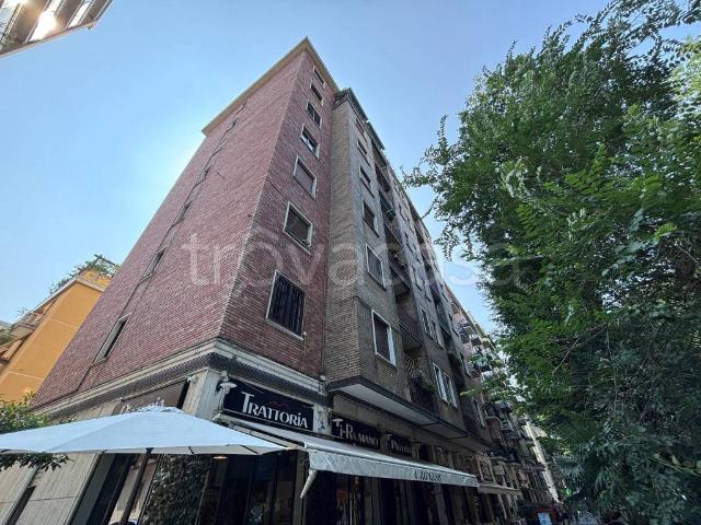 Trilocale in vendita a Milano via Lomellina, 34, Argonne Corsica
