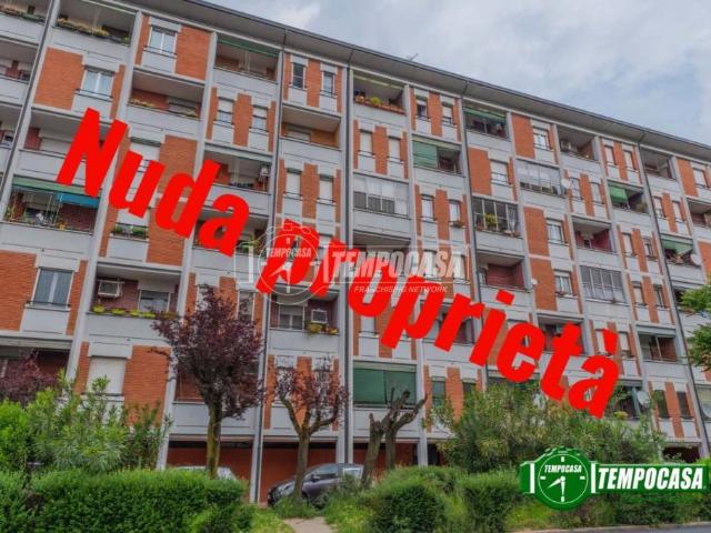 Trilocale in vendita a Milano via Longarone 29, Roserio