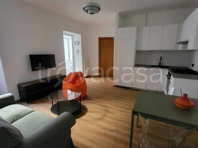 Trilocale in vendita a Milano via Lazzaro Palazzi, Porta Venezia