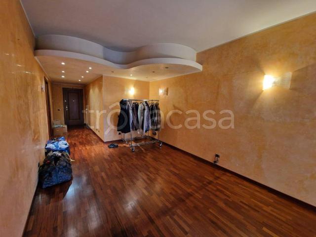Trilocale in vendita a Milano via Luigi Alamanni, 18, Vigentino Fatima