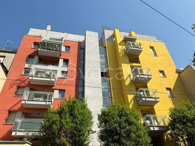 Trilocale in affitto a Milano via Martiri Oscuri, Rovereto