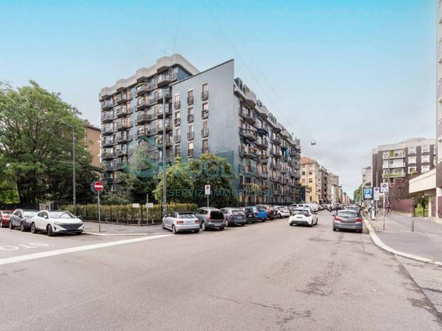 Trilocale in vendita a Milano via Simone d'Orsenigo, 18, Cadore