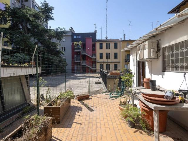 Trilocale in vendita a Milano via Poma 11, Dateo