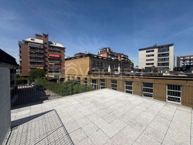 Trilocale in vendita a Milano via Perin del Vaga, 16, Certosa