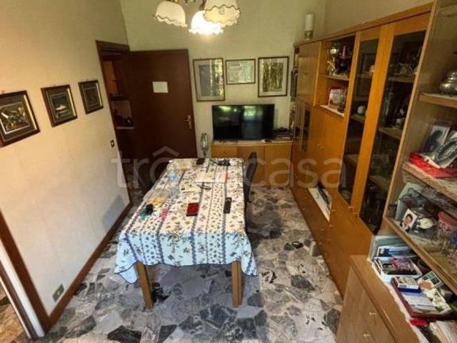 Trilocale in vendita a Milano via Val di Non, 21, Precotto