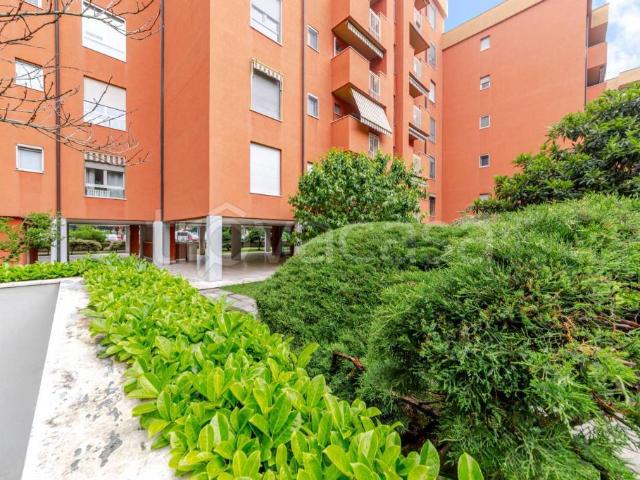 Quadrilocale in vendita a Milano via Valsesia, 86, Bisceglie