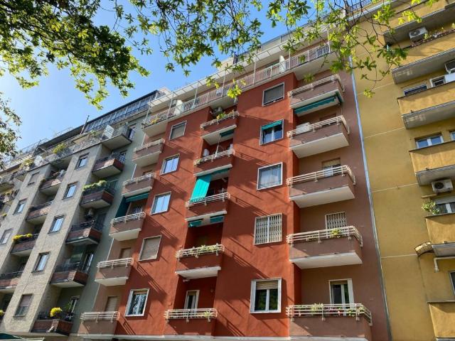 Trilocale in vendita a Milano via Venosa, 4, Lodi Brenta