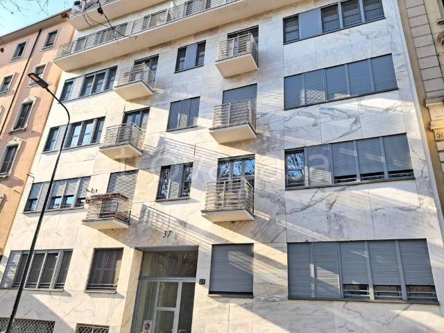 Trilocale in vendita a Milano, Cenisio