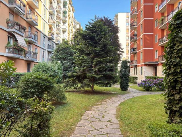 Trilocale in vendita a Milano, Cenisio