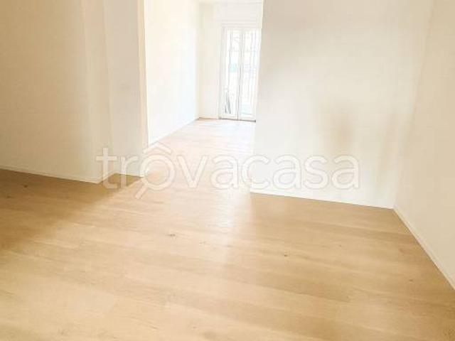 Trilocale in vendita a Milano, Cenisio