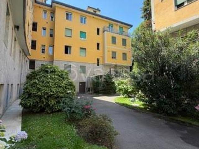 Trilocale in vendita a Milano, Certosa