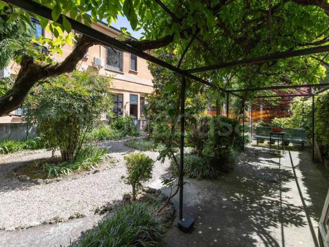 Trilocale in vendita a Milano, Cermenate Abbiategrasso