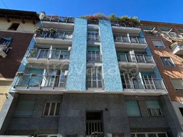 Trilocale in vendita a Milano, Corso San Gottardo