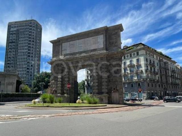 Trilocale in vendita a Milano, Porta Romana Medaglie d'Oro