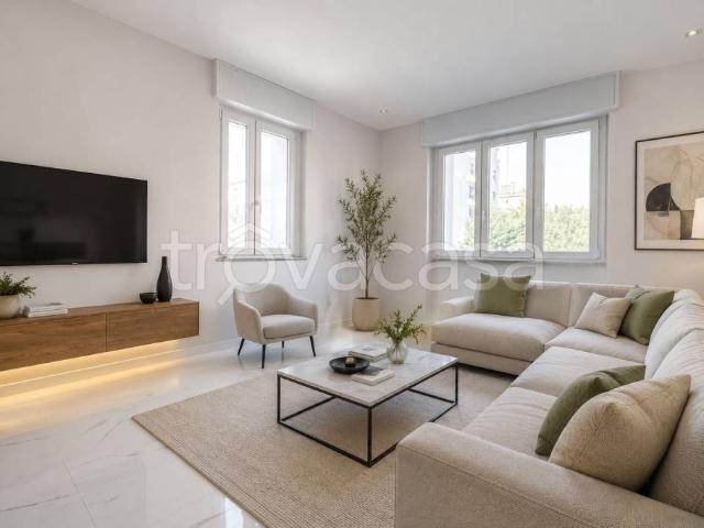 Trilocale in vendita a Milano, Precotto