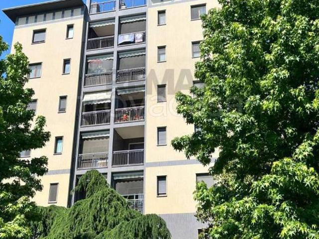 Trilocale in vendita a Milano, San Carlo