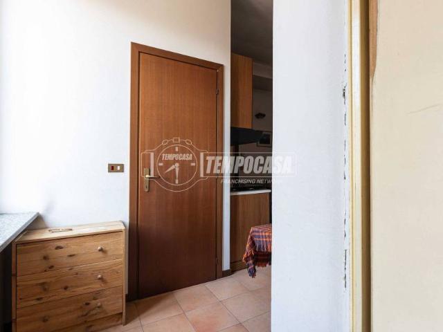 Trilocale in vendita a Monguzzo via Roma 4