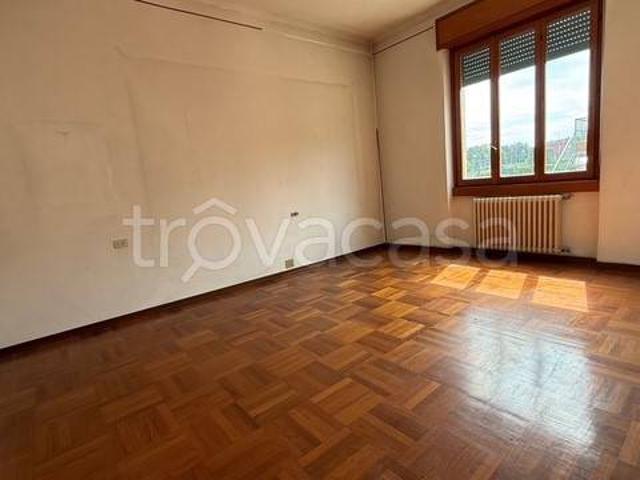 Trilocale in vendita a Monza via Monviso, 11, Taccona