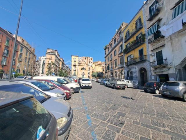 Trilocale in vendita a Napoli, Tribunali