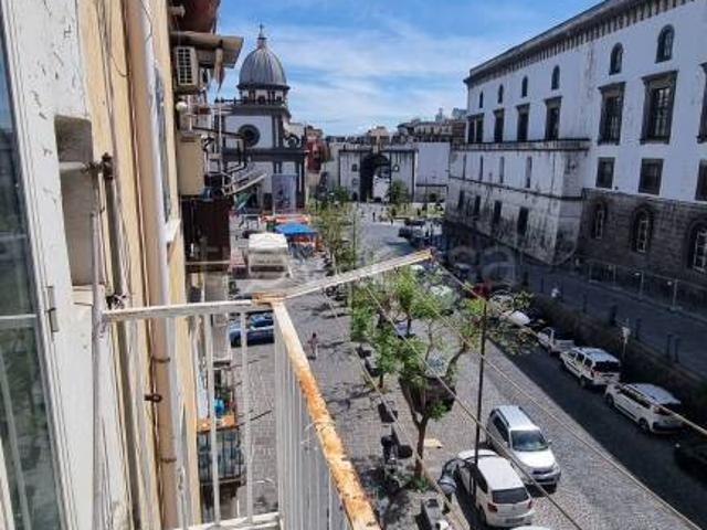 Trilocale in vendita a Napoli, Tribunali