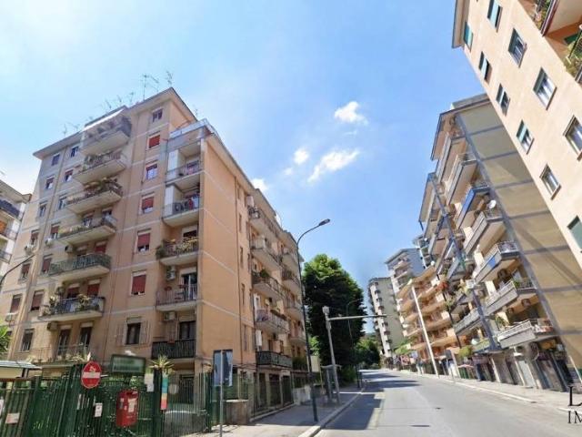Trilocale in vendita a Napoli via Gabriele Jannelli, Rione Alto