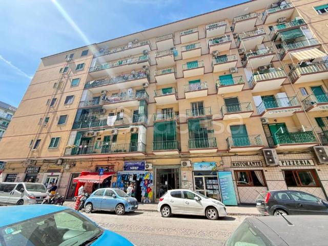 Trilocale in vendita a Napoli via Giacomo Leopardi, 231, Fuorigrotta