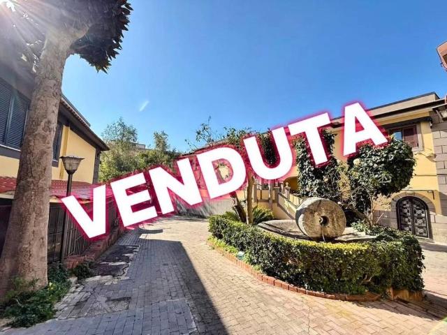Trilocale in vendita a Napoli via del Discobolo, 31, Soccavo