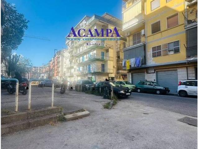 Trilocale in vendita a Napoli via Fratelli Rosselli, Secondigliano