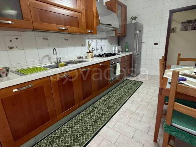 Trilocale in vendita a Napoli via Montagna Spaccata, Pianura