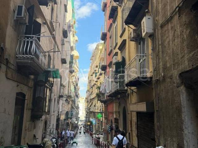 Trilocale in vendita a Napoli via Nardones, Quartieri Spagnoli
