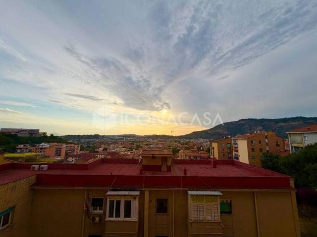 Trilocale in vendita a Napoli via Po, Soccavo