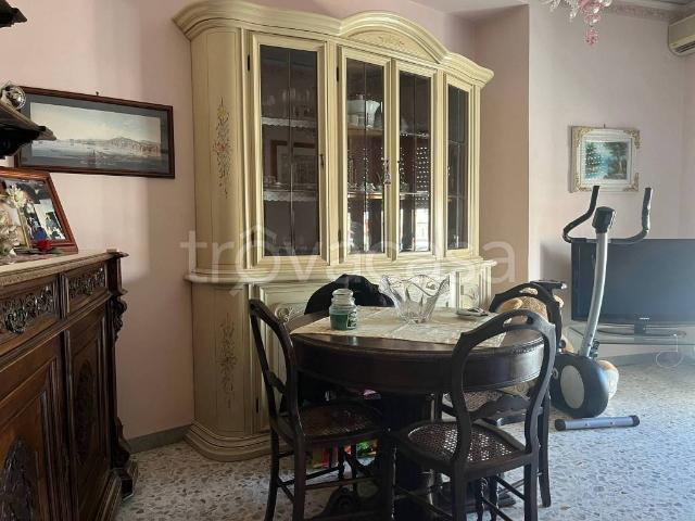 Trilocale in vendita a Napoli via Paolo della Valle, 32, Soccavo
