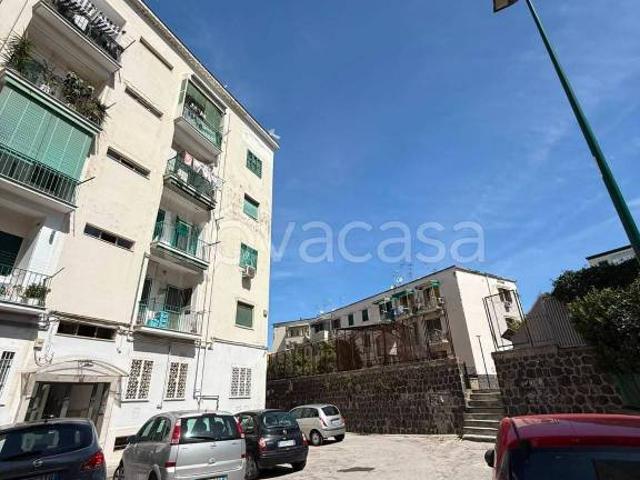 Trilocale in vendita a Napoli via Redipuglia, Fuorigrotta