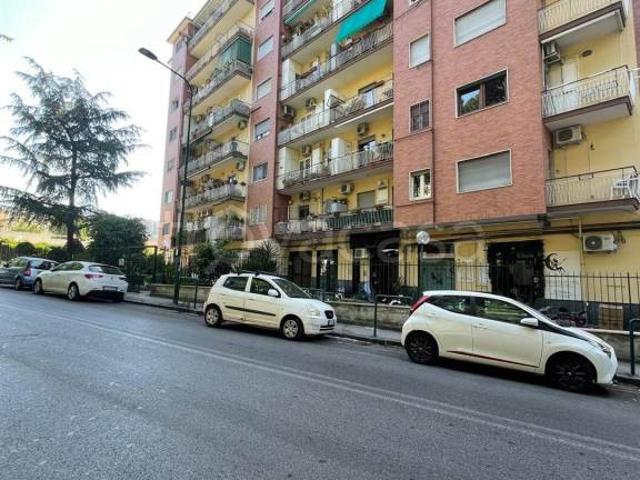 Trilocale in vendita a Napoli via Terracina, 368, Fuorigrotta