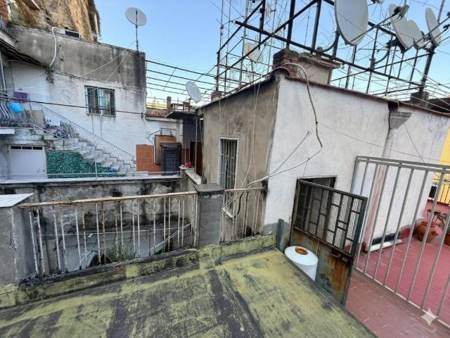 Trilocale in vendita a Napoli vicoletto 1 Avvocata, Monte Santo