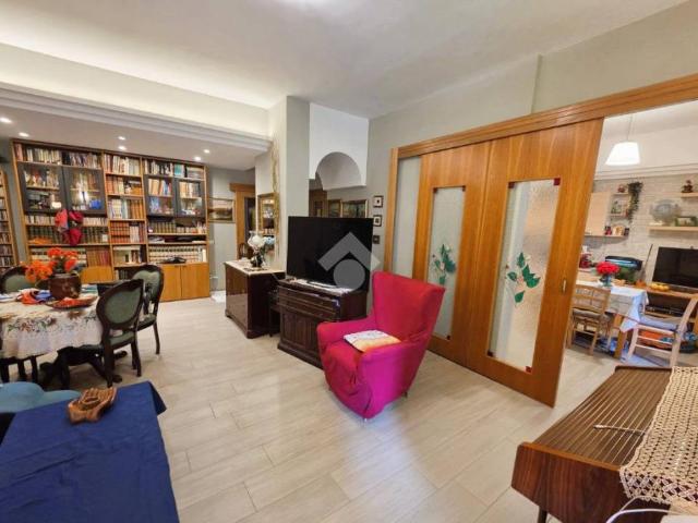 Trilocale in vendita a Napoli, Arenella