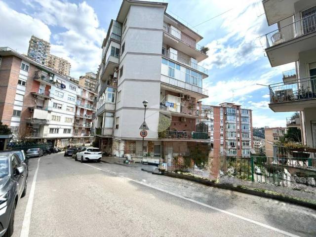 Trilocale in vendita a Napoli, Fuorigrotta