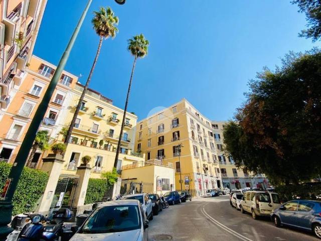 Trilocale in vendita a Napoli, Piazza Amedeo Parco Margherita