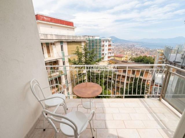 Trilocale in vendita a Napoli, Rione Alto