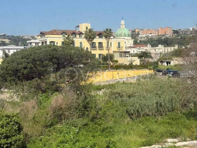 Trilocale in vendita a Napoli, San Carlo all'Arena