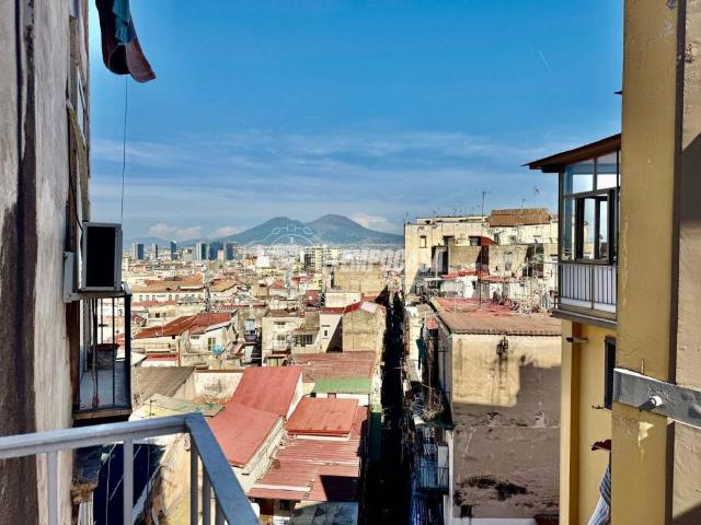 Trilocale in vendita a Napoli, Sanità