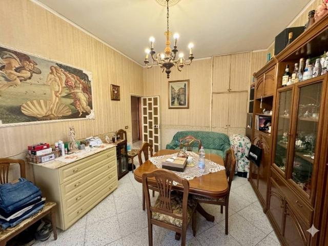 Trilocale in vendita a Napoli, Sanità