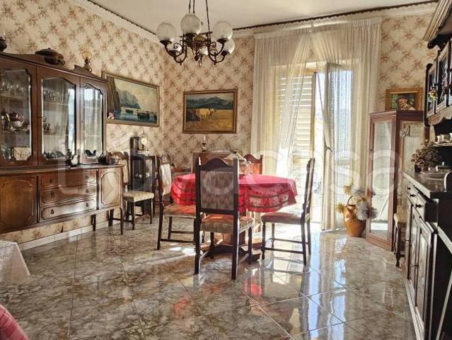Trilocale in vendita a Napoli, Soccavo