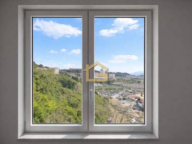 Trilocale in vendita a Napoli, Stella Materdei