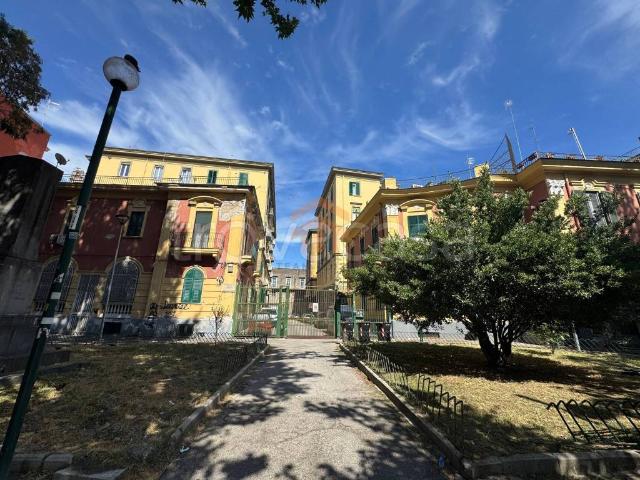 Trilocale in vendita a Napoli, Stella Materdei
