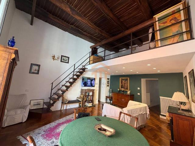 Trilocale in vendita a Napoli strada dell'Anticaglia, Centro Storico